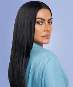Atriz Cléo Pires mostrando os cabelos tratados | Redken